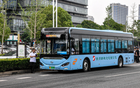 为超燃对决打call！苏州金龙蔚蓝公交免费接驳专线护航“苏超”