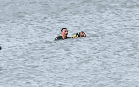 为救落水者他在国外不幸牺牲！年仅38岁