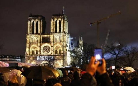 巴黎圣母院尖塔9月对游客重新开放