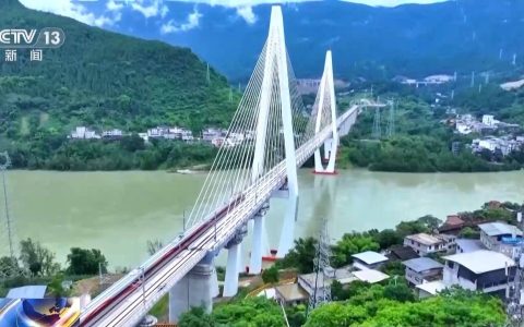 年中经济观察丨说走就走的底气何来？秘密就在这张越织越密的“网”中