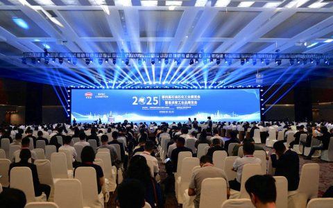 外国友人穿越到石化展会