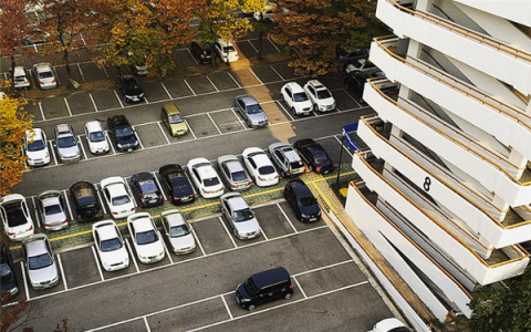 停车超4小时收费三百元！涉事酒店：明码标价 没有问题