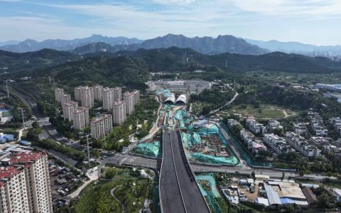 山东：国内最大跨度市政交通隧道主体完工