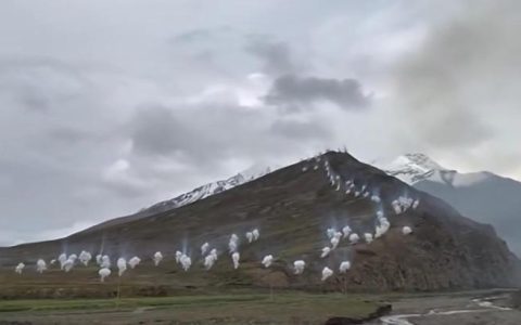 蔡国强在喜马拉雅山脉放烟花引争议