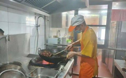 食材新鲜、明火现炒…上海每个社区都有这样的“锅气餐馆”！价钱还实惠→