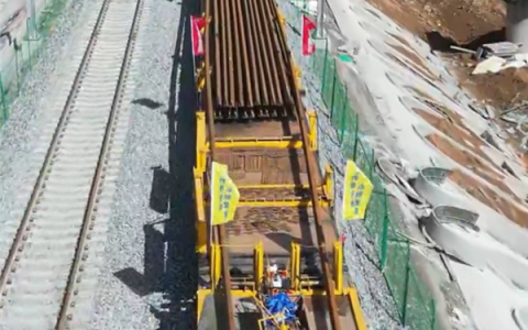 西十高铁全线铺轨：时速350公里 西安至武汉从5小时缩至2.5小时