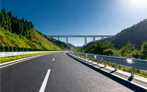 23点59卡点下高速省下1300元！车主：很冒险 不建议效仿