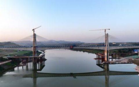 成达万高铁“世界之最”渠江特大桥合龙