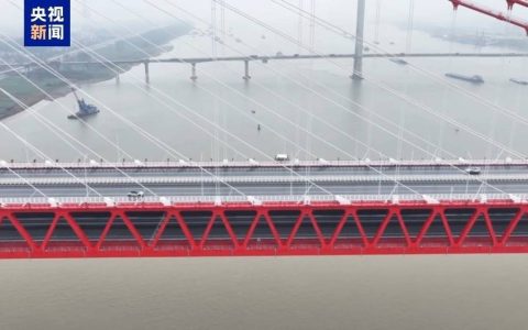 世界首座双层斜拉-悬索协作体系大桥正式通车