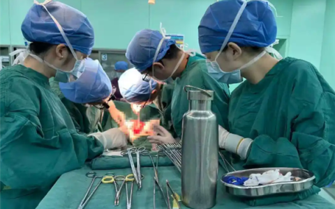 孙子在肚子上蹦了几下 爷爷动脉破裂休克