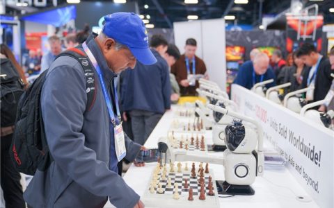 2026 CES 家用机器人顶流！元萝卜诠释中国原创力量