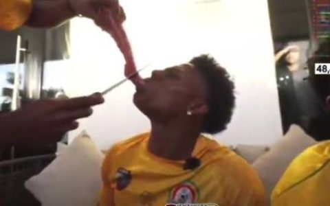 以为是个屁 甲亢哥非洲直播拉裤兜了