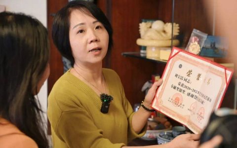 她坚持28年不熬夜，原因让无数人感动……