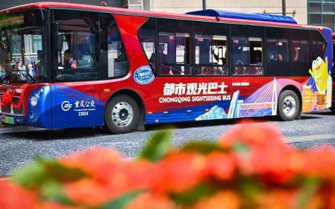 复古巴士穿行8D山城 苏州金龙风景巴士赋能现象级文旅爆款IP