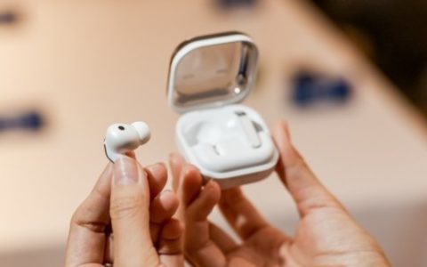 出差时如何优化效率？三星Galaxy Buds4系列帮你排除干扰