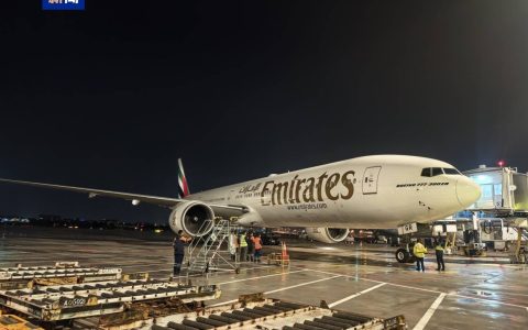 由迪拜国际机场飞往广州白云国际机场航班平安落地