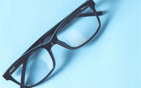 眼镜有多暴利：799元镜片进价仅15元