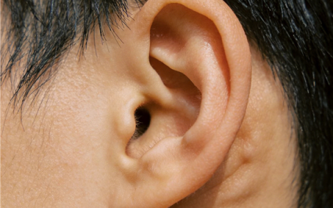 20岁小伙长期戴骨传导耳机致聋 听力损伤或不可逆