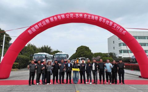 新V系驰骋大美新疆：哪吒车队携苏州金龙激活文旅融合新引擎