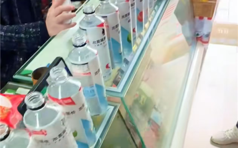 运气爆棚！男子买6元饮料连中17瓶：老板从发懵到笑出声