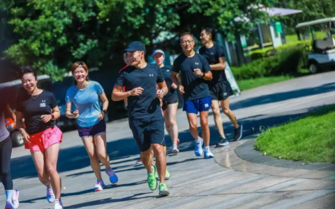 告别碳板伤脚焦虑，沃兰迪心流跑鞋：让专业跑鞋，回归日常奔跑