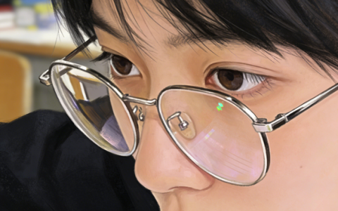 女子称配眼镜镜片装反 孩子近视暴涨：600多度涨至900多度