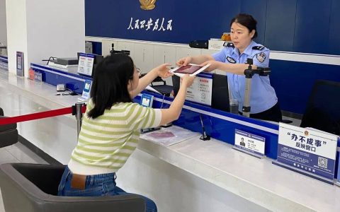 无需返回户籍地！身份证集中换新高峰，官方教你“全国通办”