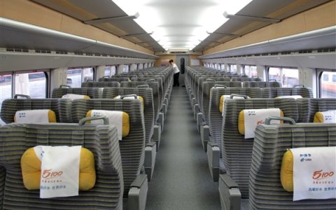 汽车、飞机都要系 为啥高铁却不用安全带
